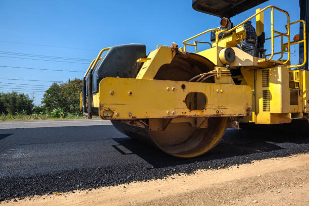 Best Driveway Paving Contractor  in Le Claire, IA